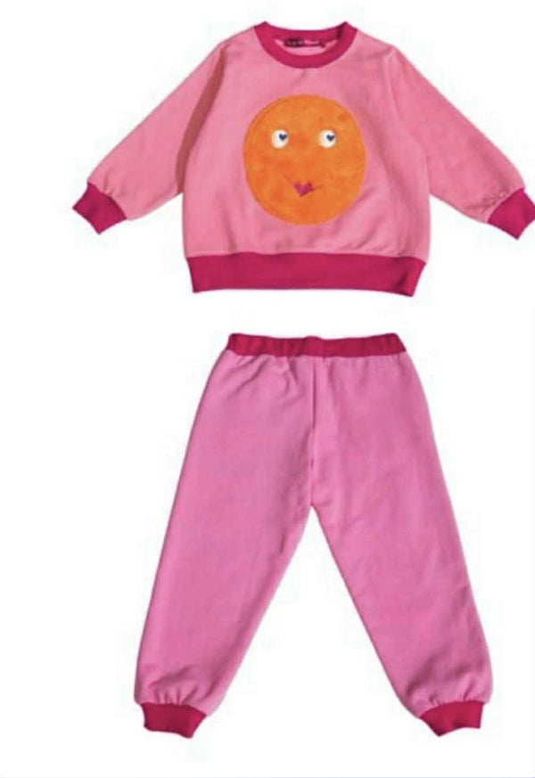 Agatha faces Tracksuit